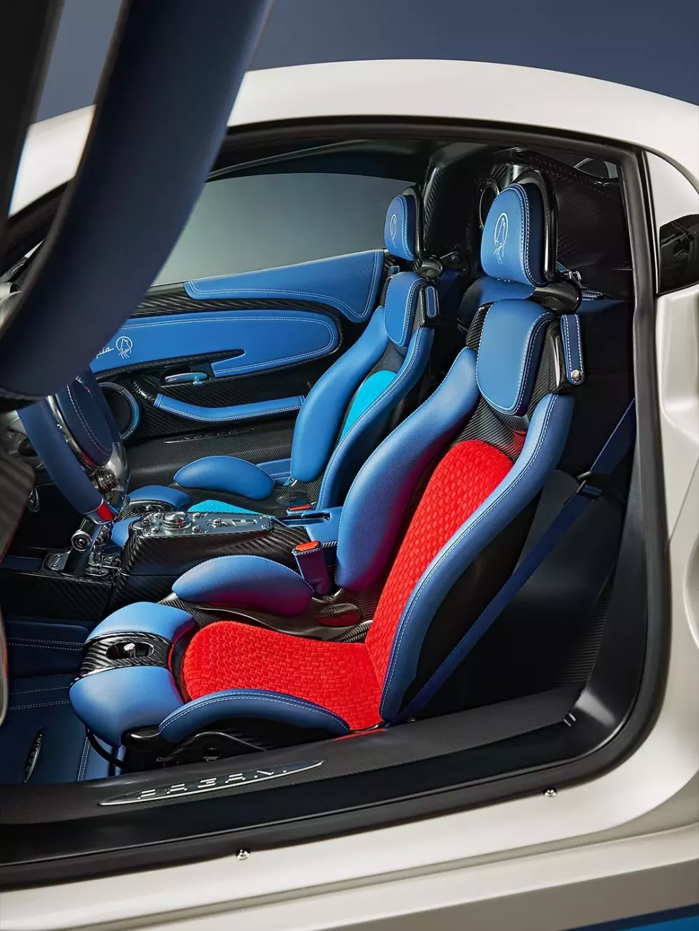 Đại gia kín tiếng tậu Pagani hi88. com theo phong cách lạ thường- Ảnh 4.