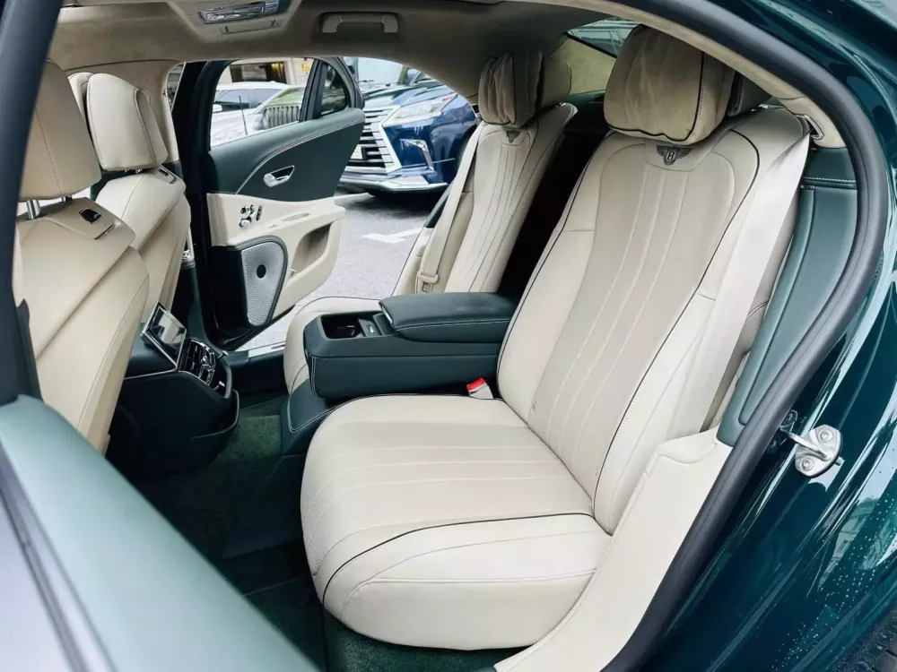 Bentley hi88 hi880 mang màu xanh lục bảo ở Tp.HCM- Ảnh 5.
