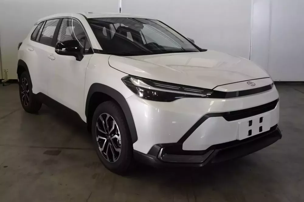 Lộ diện Toyota Frontlander 2026 - anh em song sinh của Corolla Cross
