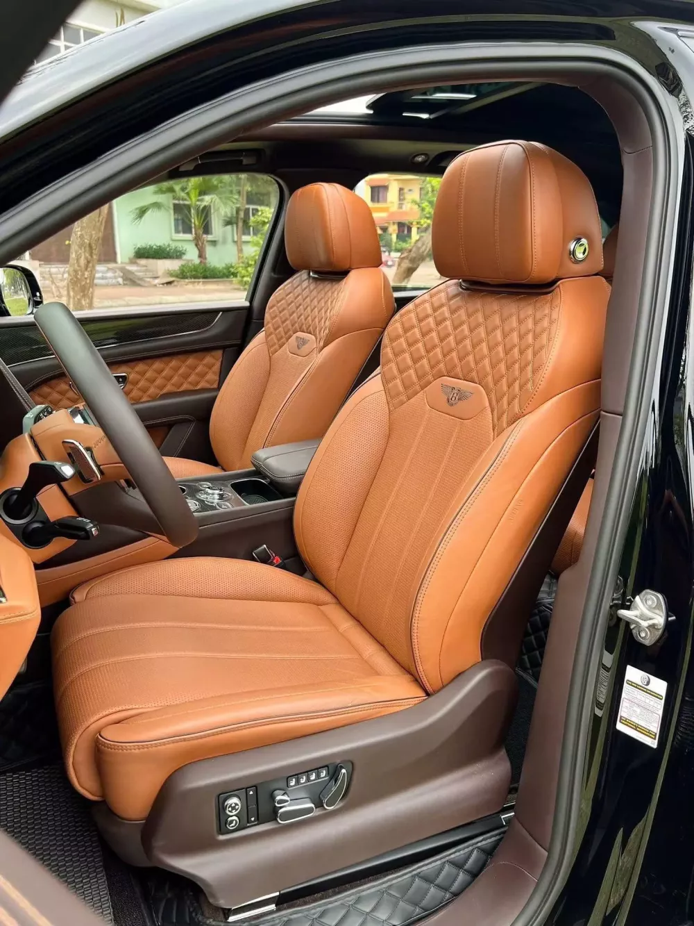 Khám phá "chủ nhân" siêu biển 43A-999.99 có giá hơn 3 tỷ đồng- Ảnh 5.