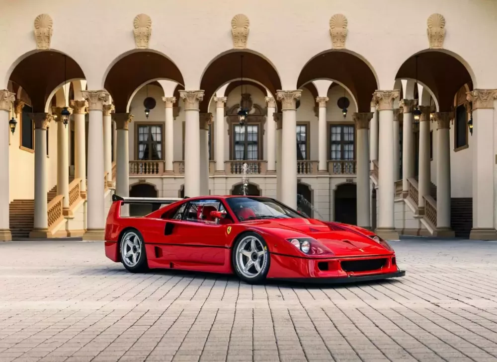 Một người đã đổi chiếc Ferrari F40, để lấy xe SUV trị giá 78.000 đô la và 2,4 triệu đô la- Ảnh 1. Một người đã đổi chiếc Ferrari F40, để lấy xe SUV trị giá 78.000 đô la và 2,4 triệu đô la- Ảnh 1.