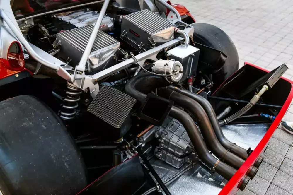 Một người đã đổi chiếc Ferrari F40, để lấy xe SUV trị giá 78.000 đô la và 2,4 triệu đô la- Ảnh 6. Một người đã đổi chiếc Ferrari F40, để lấy xe SUV trị giá 78.000 đô la và 2,4 triệu đô la- Ảnh 6.