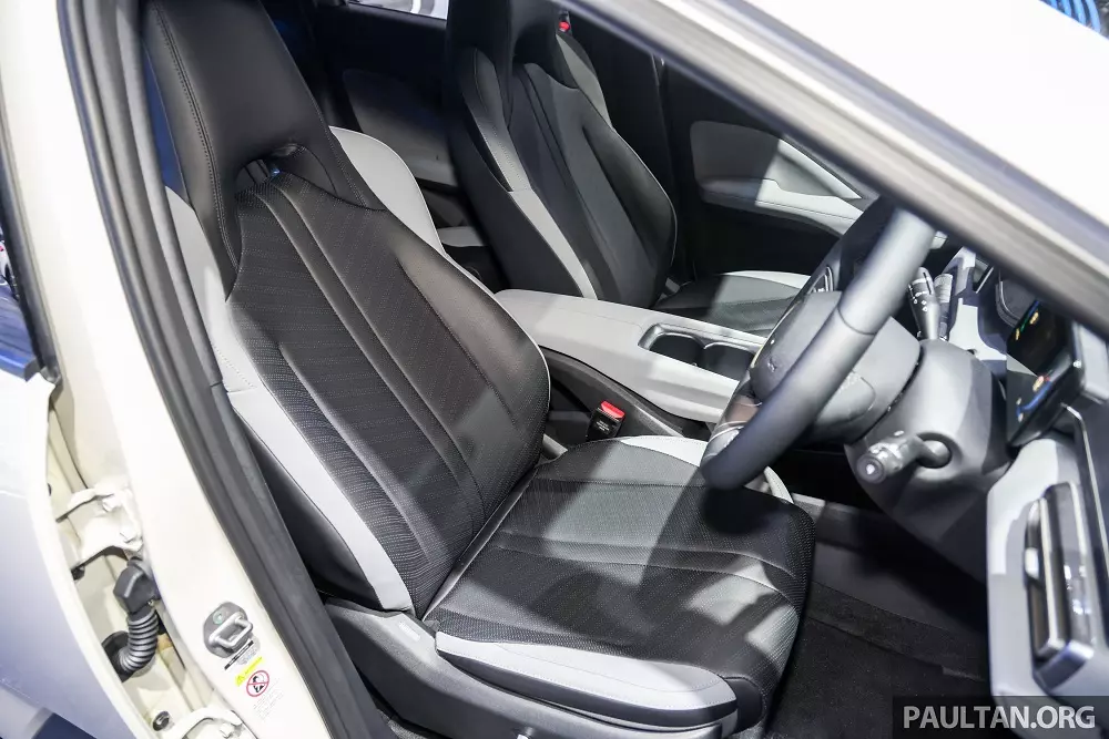 Hàng ghế trước của BYD Atto 1