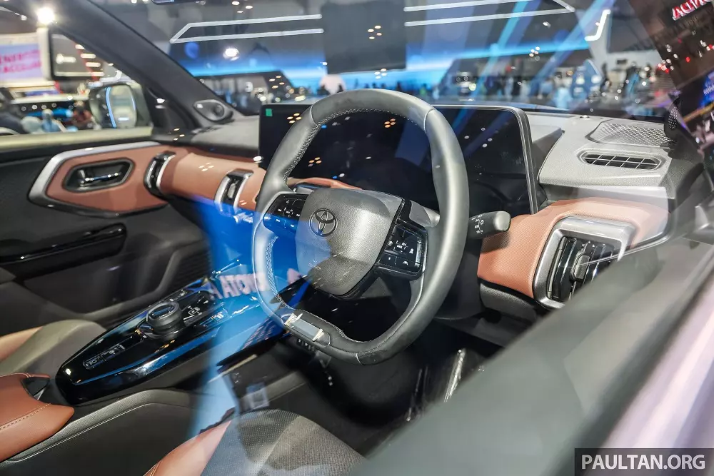 Toyota Urban Cruiser EV sở hữu vô lăng vát đáy