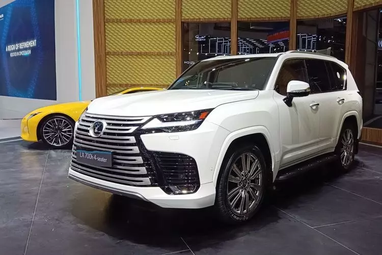 Lexus LX 700h phiên bản VIP 4 chỗ