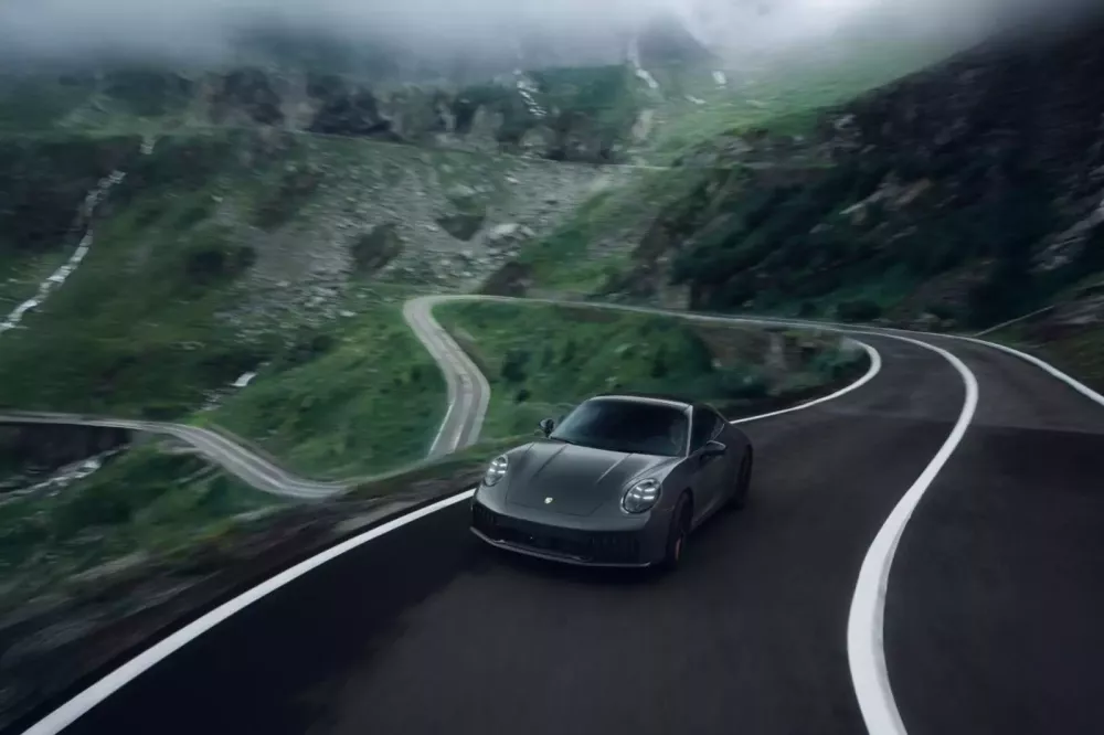 Porsche 911 bản đặc biệt Tribute to Transfagarasan chỉ đúng 10 chiếc sản xuất trên thế giới- Ảnh 1.
