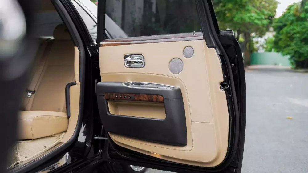 Rolls-Royce Ghost hơn 12 tuổi khác biệt hẳn nhờ chi tiết này- Ảnh 5.