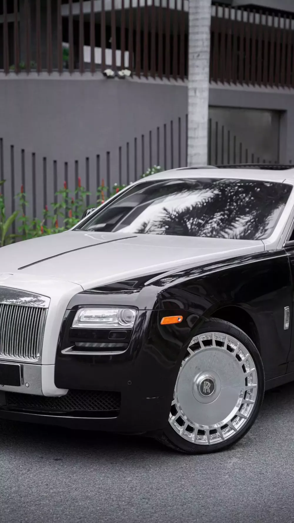 Rolls-Royce Ghost hơn 12 tuổi khác biệt hẳn nhờ chi tiết này- Ảnh 1.