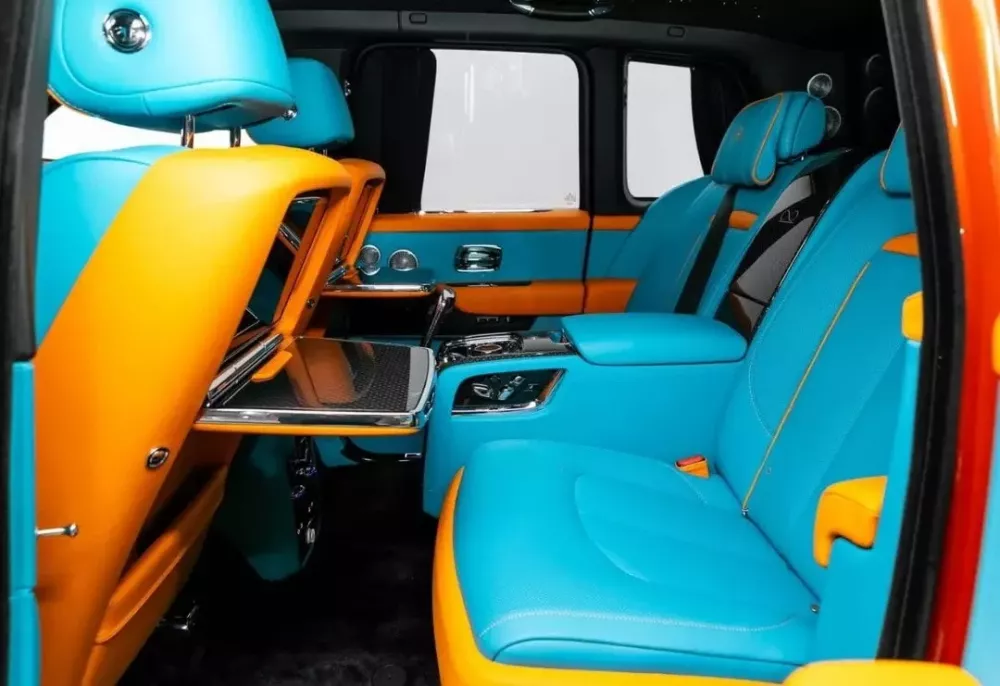 Có thể nhiều người không thích phối màu trên chiếc xe Rolls-Royce Cullinan 2025 này- Ảnh 4. Có thể nhiều người không thích phối màu trên chiếc xe Rolls-Royce Cullinan 2025 này- Ảnh 4.