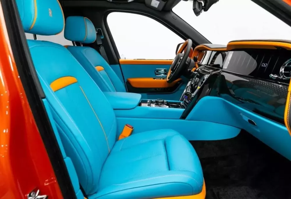 Có thể nhiều người không thích phối màu trên chiếc xe Rolls-Royce Cullinan 2025 này- Ảnh 3. Có thể nhiều người không thích phối màu trên chiếc xe Rolls-Royce Cullinan 2025 này- Ảnh 3.