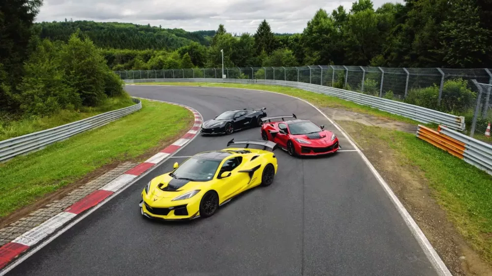 Corvette C8 ZR1X trở thành xe Mỹ nhanh nhất tại Nurburgring nhưng so với Porsche 911 vẫn còn kém- Ảnh 2.