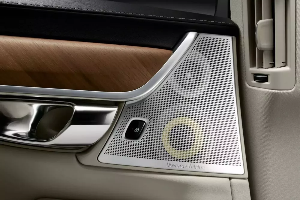 Một người đàn ông tố loa xe Volvo gây mất thính lực vĩnh viễn- Ảnh 2. Một người đàn ông tố loa xe Volvo gây mất thính lực vĩnh viễn- Ảnh 2.