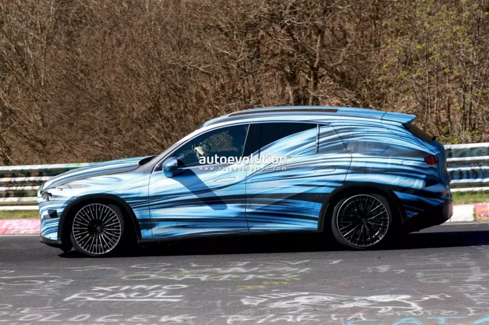 Mercedes-Benz GLC chạy hoàn toàn bằng điện được bật mí lưới tản nhiệt với hàng nghìn đèn LED nhỏ- Ảnh 4. Mercedes-Benz GLC chạy hoàn toàn bằng điện được bật mí lưới tản nhiệt với hàng nghìn đèn LED nhỏ- Ảnh 4.