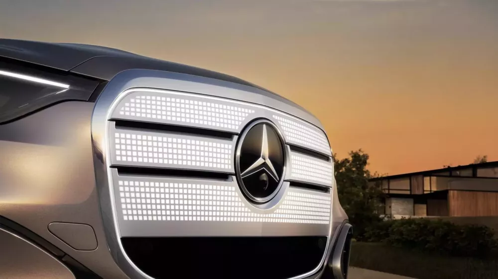 Mercedes-Benz GLC chạy hoàn toàn bằng điện được bật mí lưới tản nhiệt với hàng nghìn đèn LED nhỏ- Ảnh 2.
