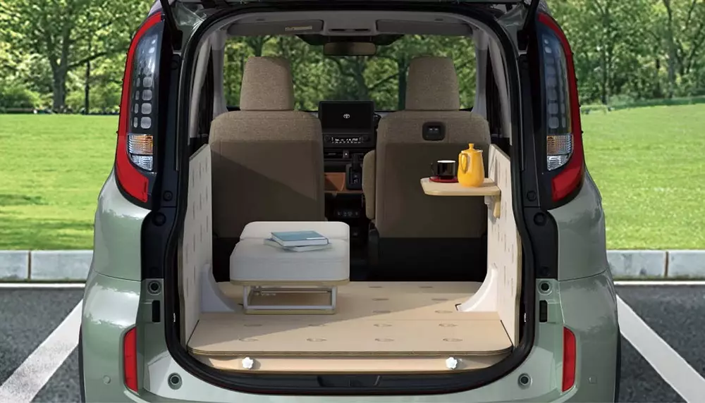 Chủ xe Toyota Sienta Juno có thể tùy biến khoang hành khách phía sau bằng các mô-đun bán sẵn của hãng