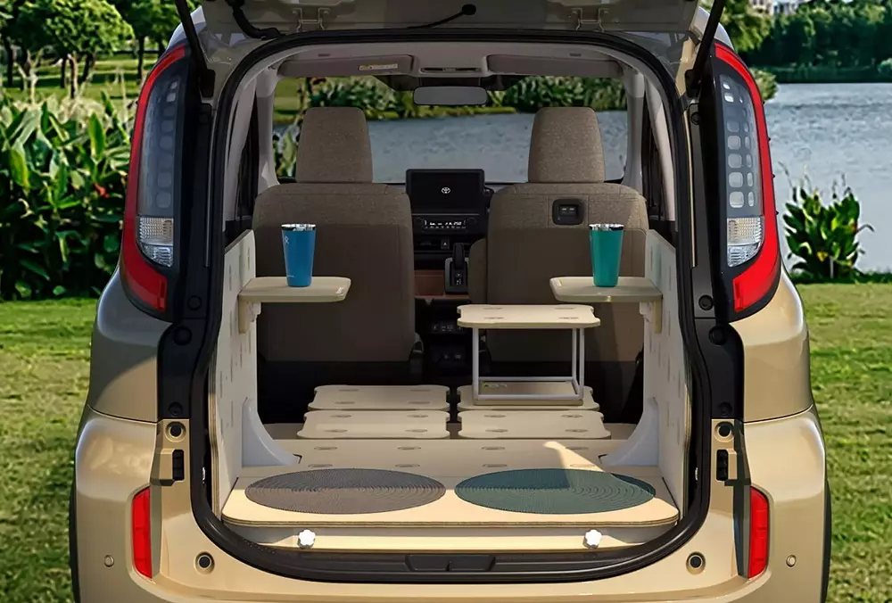 Chủ xe Toyota Sienta Juno có thể tùy biến khoang hành khách phía sau bằng các mô-đun bán sẵn của hãng