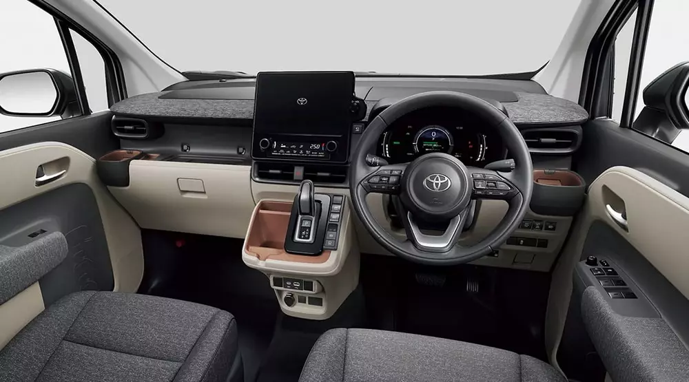 Khoang lái của Toyota Sienta Juno 