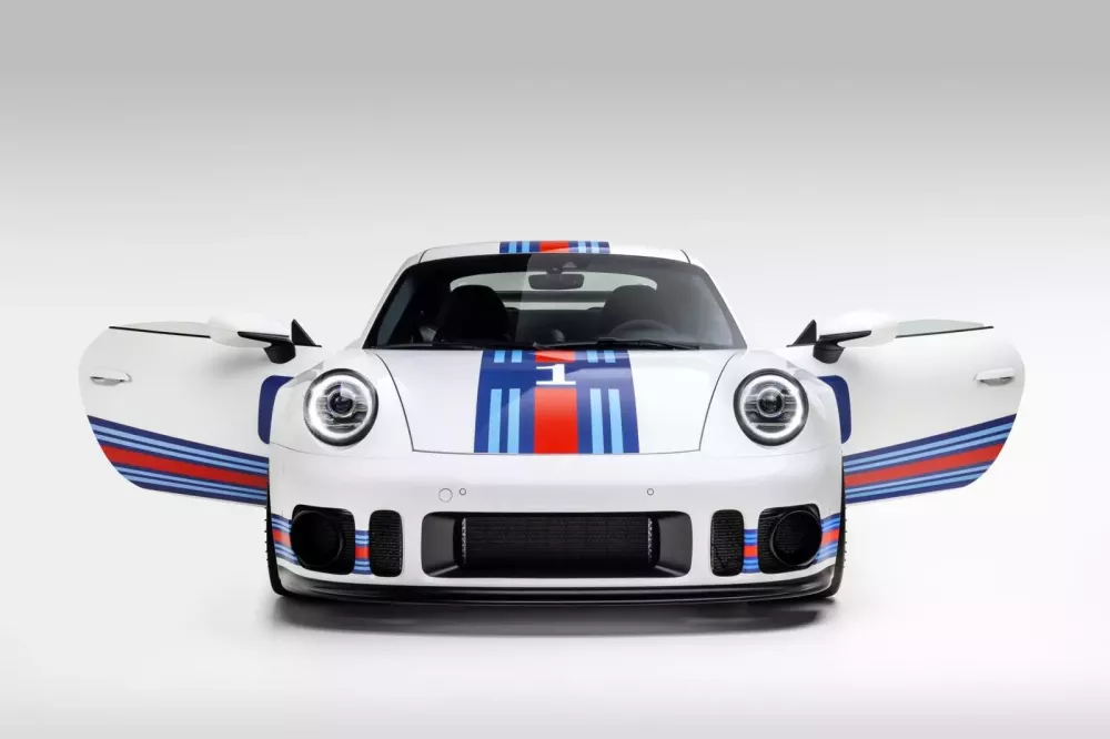 Khám phá Porsche RR1, chiếc xe tăng tốc từ 0-97 km/h chỉ đúng 2 giây- Ảnh 1.
