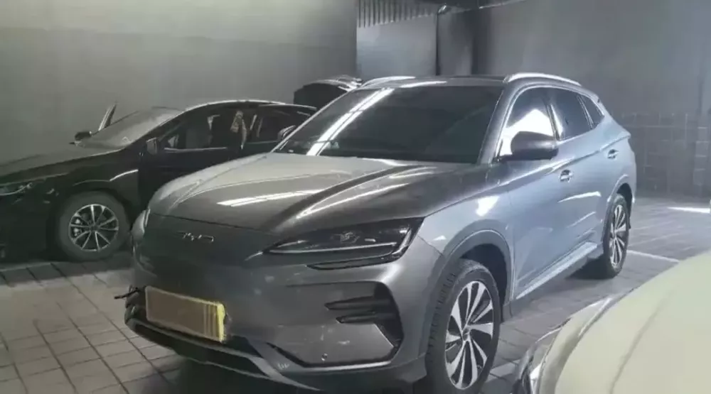 Chiếc BYD Sealion 6 vẫn còn nguyên vẹn sau vụ việc