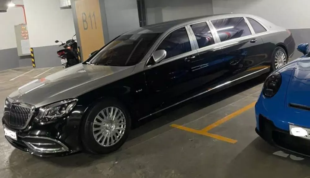 Mercedes-Maybach S650 Pullman hơn 80 tỷ đồng khiến tài xế toát mồ hôi tại bãi gửi xe- Ảnh 1.