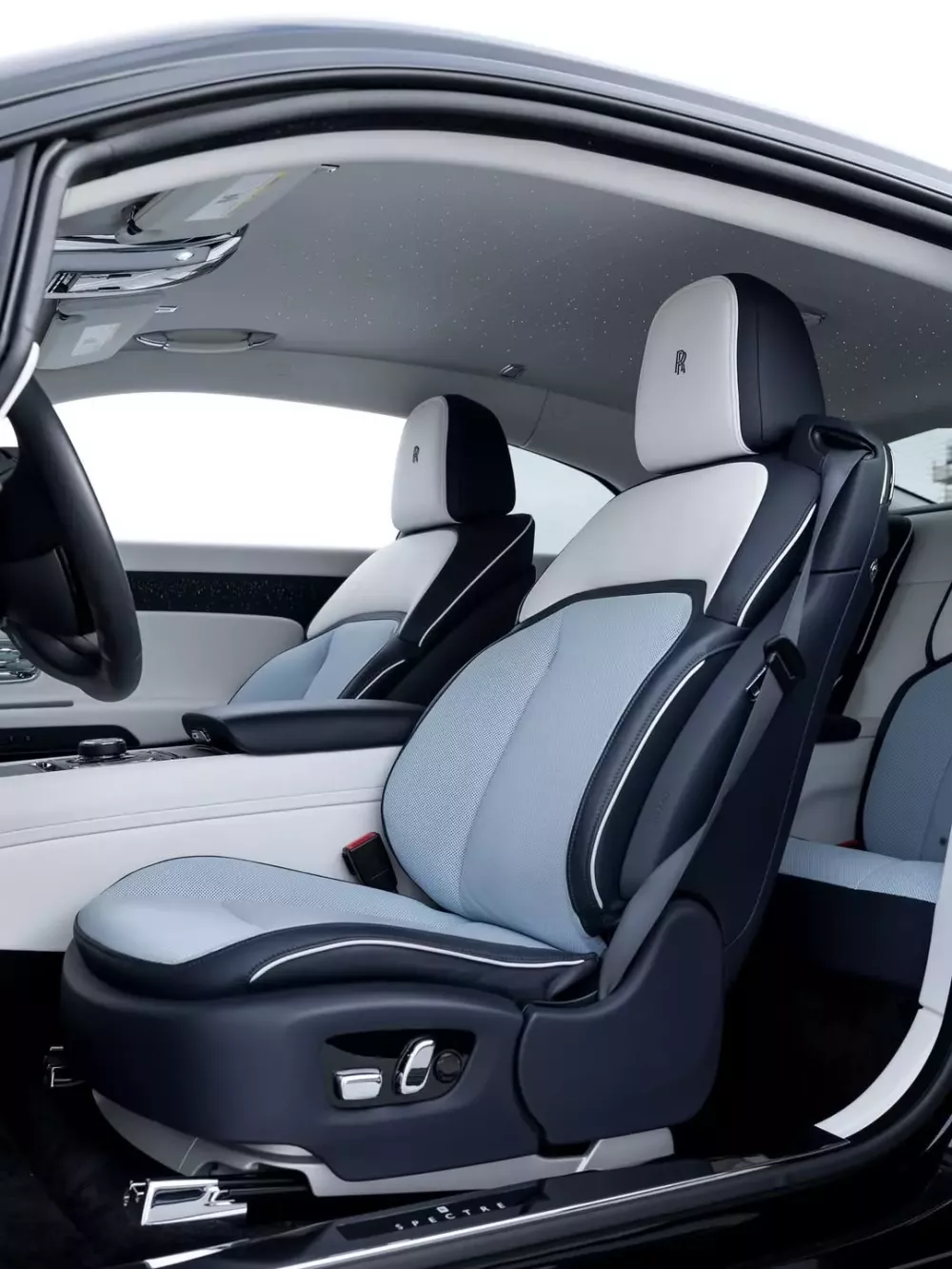 Xe điện Rolls-Royce Spectre mà Minh "Nhựa" đang lái hằng ngày có bản độ rất thú vị- Ảnh 8. Xe điện Rolls-Royce Spectre mà Minh "Nhựa" đang lái hằng ngày có bản độ rất thú vị- Ảnh 8.