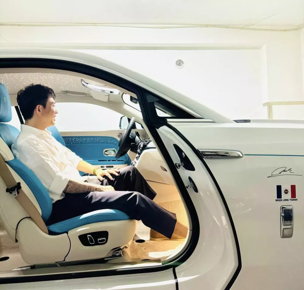 Cặp đôi xe khủng của Minh "Nhựa" và con gái xuất hiện trong 1 con hẻm nhỏ ở quận 6- Ảnh 2.