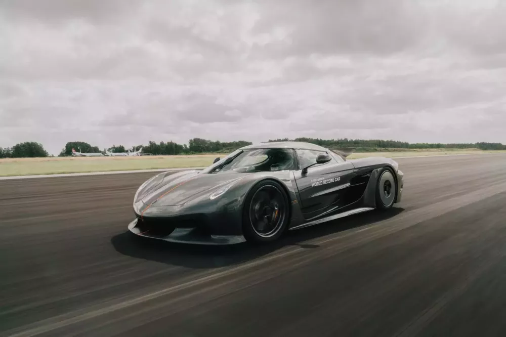 Koenigsegg lại cho thế giới biết chiếc xe nhanh nhất là như thế nào- Ảnh 2.