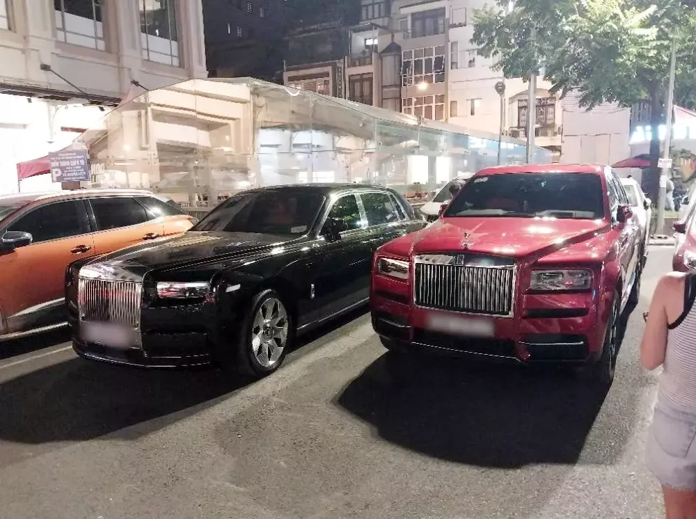 Dàn xe Rolls-Royce của các đại gia Hà Nội xuất hiện tại chợ Hàng Da- Ảnh 3.