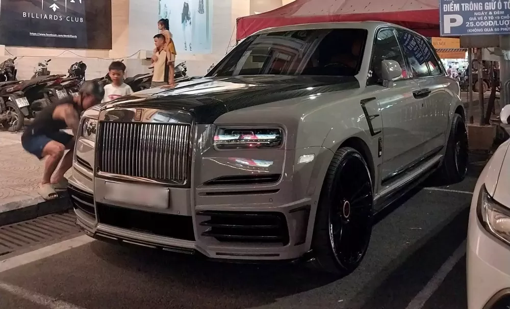 Dàn xe Rolls-Royce của các đại gia Hà Nội xuất hiện tại chợ Hàng Da- Ảnh 2.