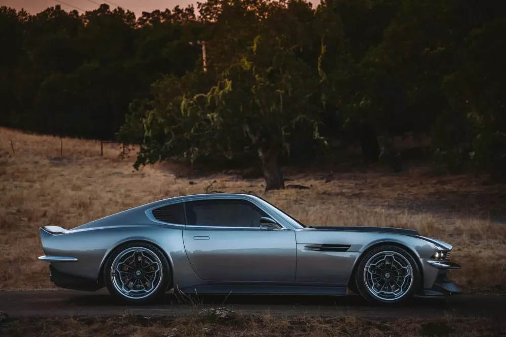 Aston Martin DBS Octavia 1971 trở nên khác lạ khi qua bàn tay của hãng độ này- Ảnh 2.