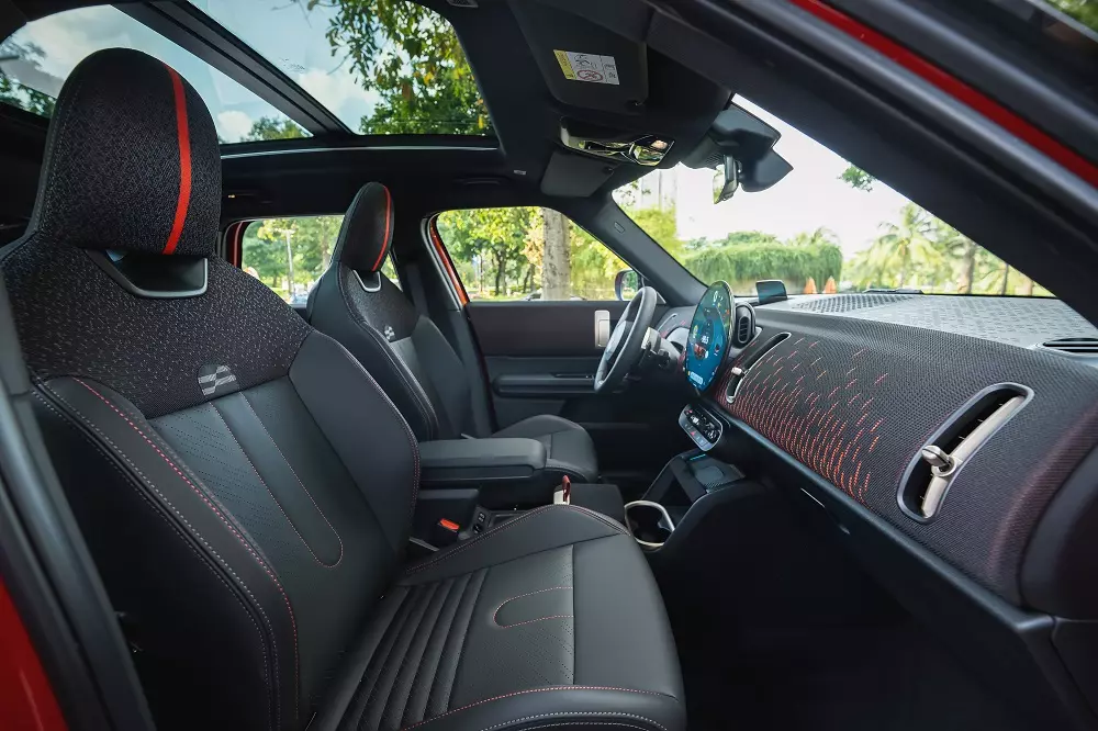 Bộ đôi MINI John Cooper Works thế hệ mới dùng ghế thể thao
