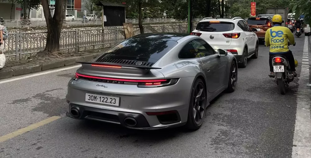 Porsche 911 Turbo 50 Years thứ 2 tại Việt Nam âm thầm xuất hiện trên đường phố Hà Nội- Ảnh 1.