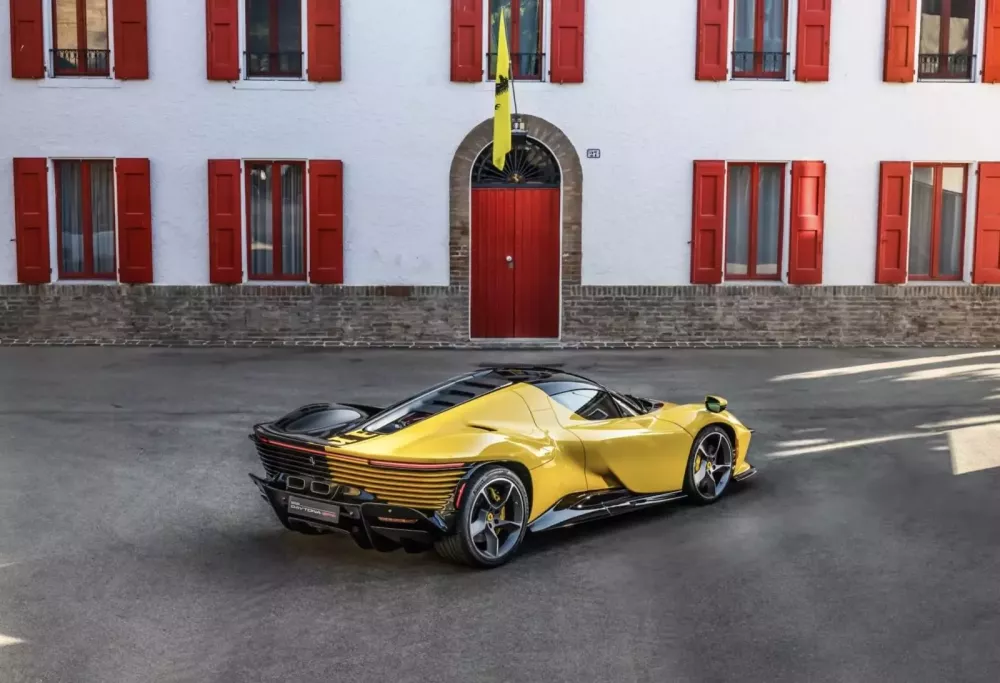 Tỷ phú chi 683 tỷ đồng để đấu giá chiếc Ferrari Daytona SP3 599+1 độc nhất vô nhị- Ảnh 4. Tỷ phú chi 683 tỷ đồng để đấu giá chiếc Ferrari Daytona SP3 599+1 độc nhất vô nhị- Ảnh 4.