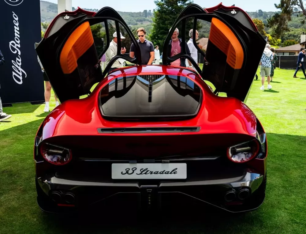 Gặp gỡ Alfa Romeo 33 Stradale: Chiếc xe đẹp nhất thế giới mới ra mắt tại Mỹ, giá dự kiến 1,8 triệu USD- Ảnh 3.