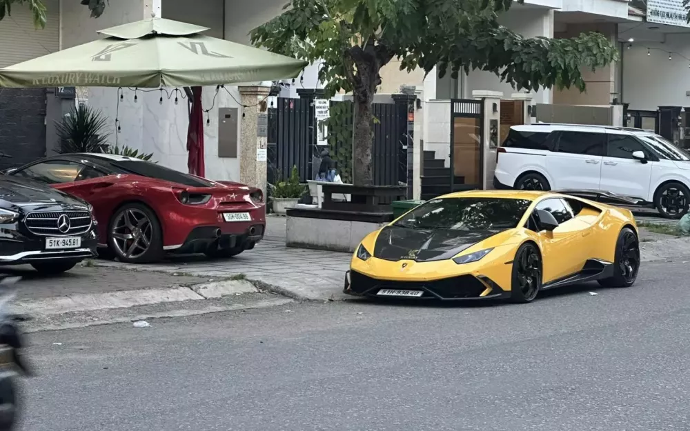 Cặp đôi siêu xe đẹp mắt xuất hiện cùng nhau: Lamborghini Huracan mang gói độ siêu khủng- Ảnh 1. Cặp đôi siêu xe đẹp mắt xuất hiện cùng nhau: Lamborghini Huracan mang gói độ siêu khủng- Ảnh 1.