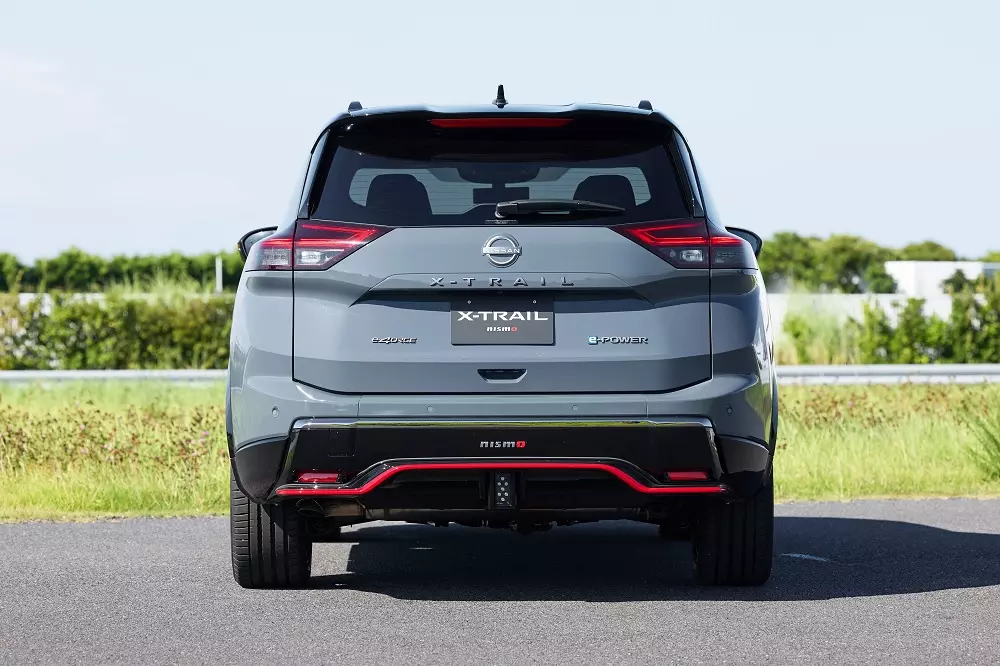 Nissan X-Trail Nismo được trang bị bộ khuếch tán gió phía sau