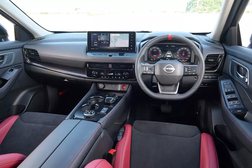 Khoang lái của Nissan X-Trail Nismo