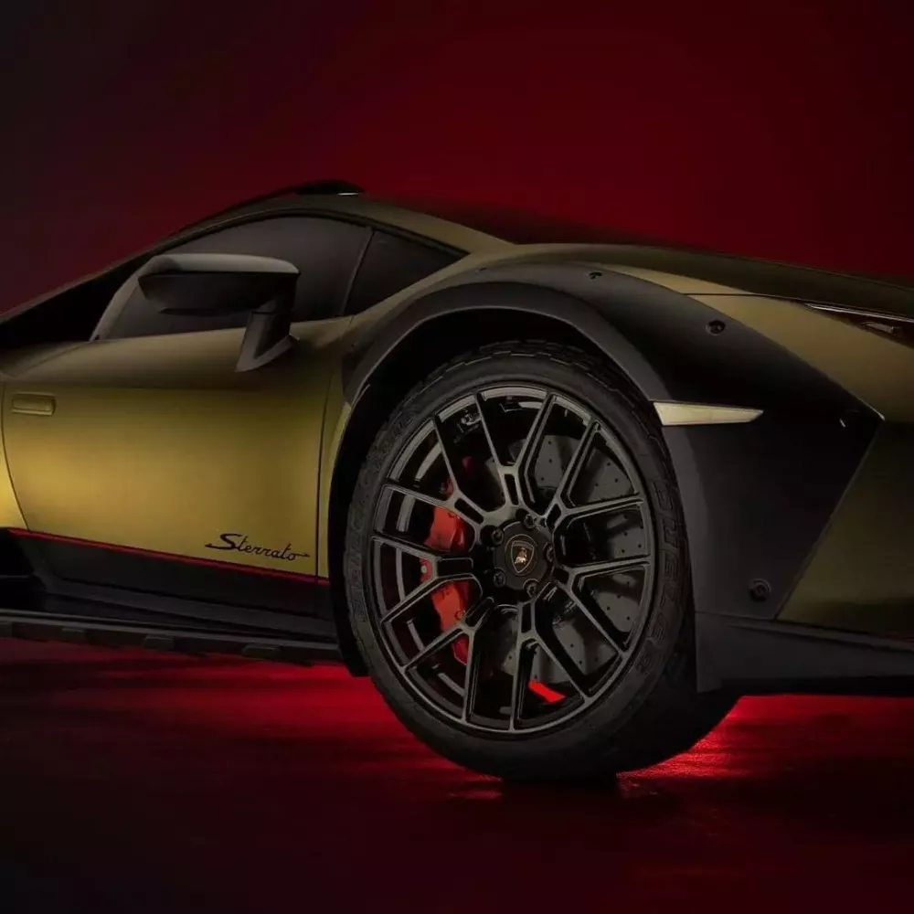 Mới xuất hiện, siêu bò Lamborghini Huracan Sterrato đầu tiên về Việt Nam đã bắt gặp ở Huế- Ảnh 5. Mới xuất hiện, siêu bò Lamborghini Huracan Sterrato đầu tiên về Việt Nam đã bắt gặp ở Huế- Ảnh 5.