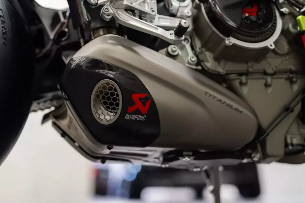 Ducati Streetfighter V4 Lamborghini mới chạy 8 km được báo giá đến 1,4 tỷ đồng- Ảnh 7. Ducati Streetfighter V4 Lamborghini mới chạy 8 km được báo giá đến 1,4 tỷ đồng- Ảnh 7.