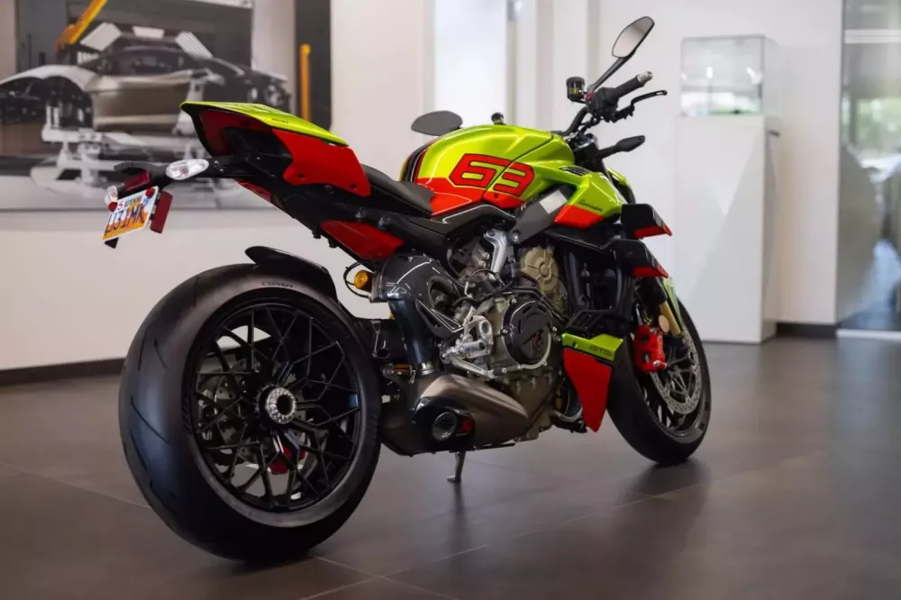 Ducati Streetfighter V4 Lamborghini mới chạy 8 km được báo giá đến 1,4 tỷ đồng- Ảnh 4. Ducati Streetfighter V4 Lamborghini mới chạy 8 km được báo giá đến 1,4 tỷ đồng- Ảnh 4.