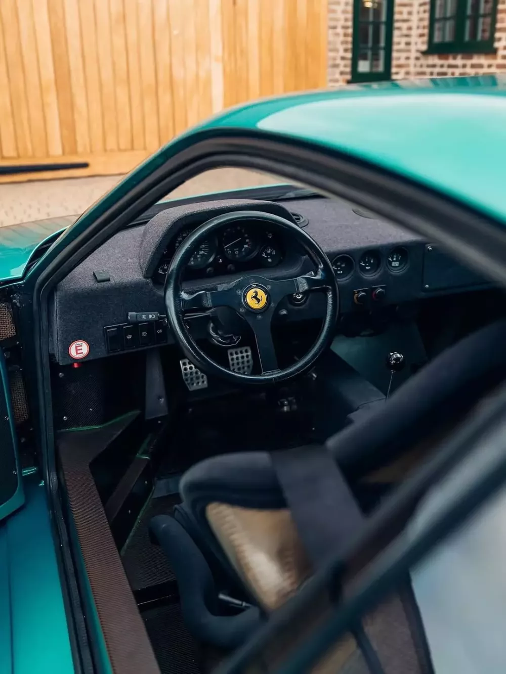 Lạ mắt với Ferrari F40 mang màu xanh Verde Fortunato, giá có thể vài triệu USD- Ảnh 4.