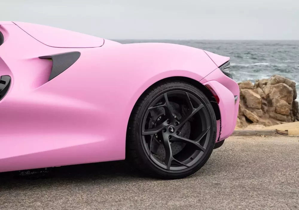 Nổi tiếng cưng chiều vợ, sẽ không quá bất ngờ nếu McLaren Elva được Minh "Nhựa" dán màu này- Ảnh 5.