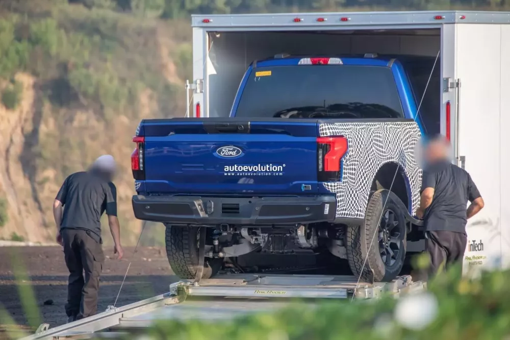 Ford F-150 Lightning Off-Road 2026 bị tóm gọn trên đường- Ảnh 7. Ford F-150 Lightning Off-Road 2026 bị tóm gọn trên đường- Ảnh 7.