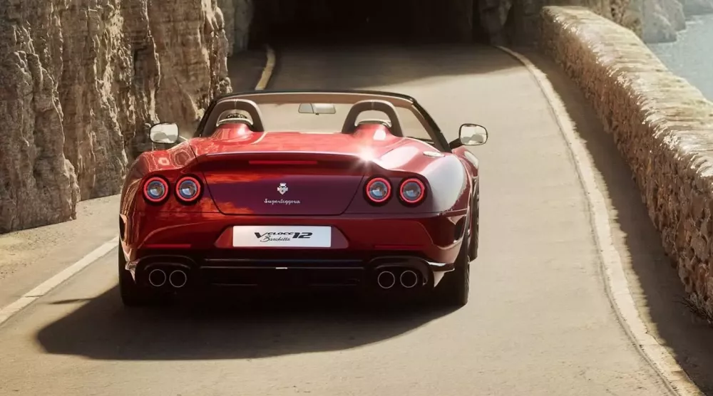 Ferrari 550 Maranello được làm mới qua tay của Touring Superleggera- Ảnh 3.