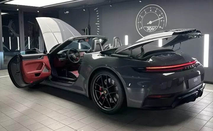 Đánh giá nhanh Porsche 911 Carrera 4 GTS Cabriolet 2025 duy nhất Việt Nam: Giá lăn bánh đủ mua siêu xe- Ảnh 3.