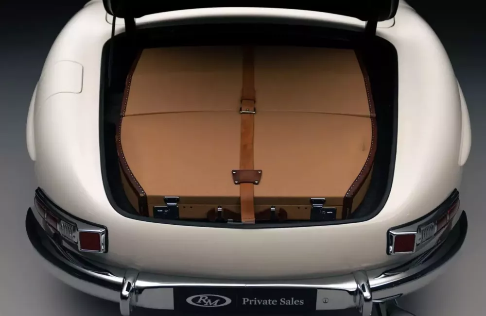 Đừng ngạc nhiên nếu xe Mercedes-Benz 300 SL Roadster này có giá trên 9 triệu đô la- Ảnh 6.