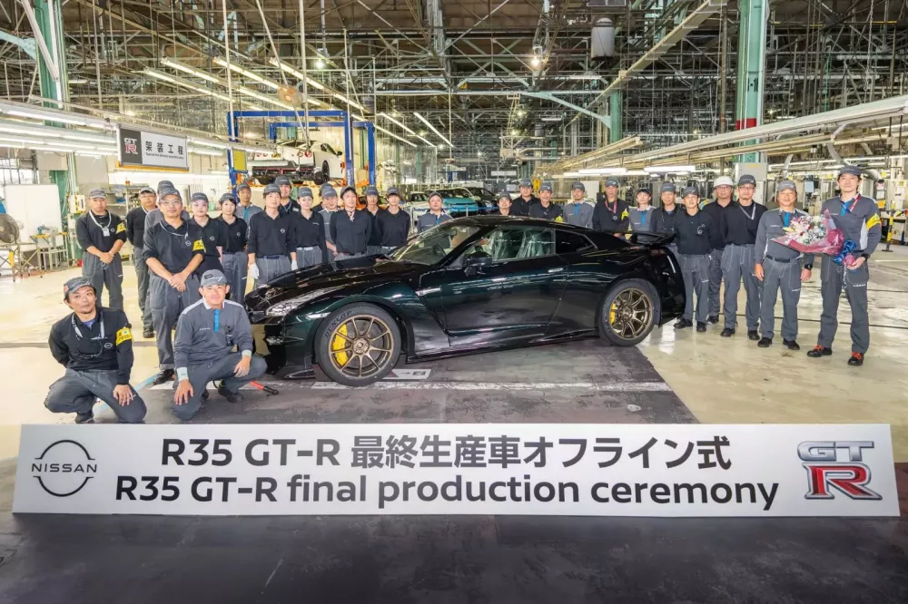 Nissan GT-R cuối cùng rời khỏi dây chuyền sản xuất, 18 năm khép lại 1 huyền thoại xe JDM dành cho thế giới- Ảnh 1. Nissan GT-R cuối cùng rời khỏi dây chuyền sản xuất, 18 năm khép lại 1 huyền thoại xe JDM dành cho thế giới- Ảnh 1.