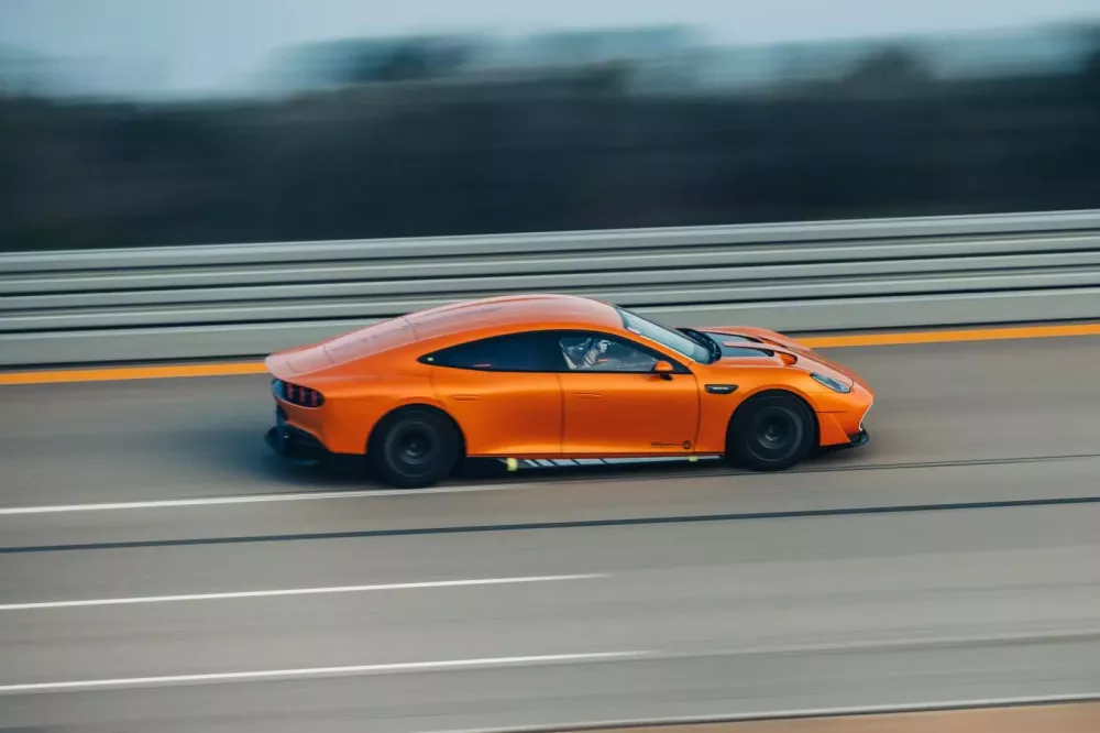 Cận cảnh xe điện Mercedes Concept AMG GT XX vừa mới thiết lập tốc độ trung bình 300 km/h, chạy 40.075 km chỉ hơn 7 ngày- Ảnh 5. Cận cảnh xe điện Mercedes Concept AMG GT XX vừa mới thiết lập tốc độ trung bình 300 km/h, chạy 40.075 km chỉ hơn 7 ngày- Ảnh 5.