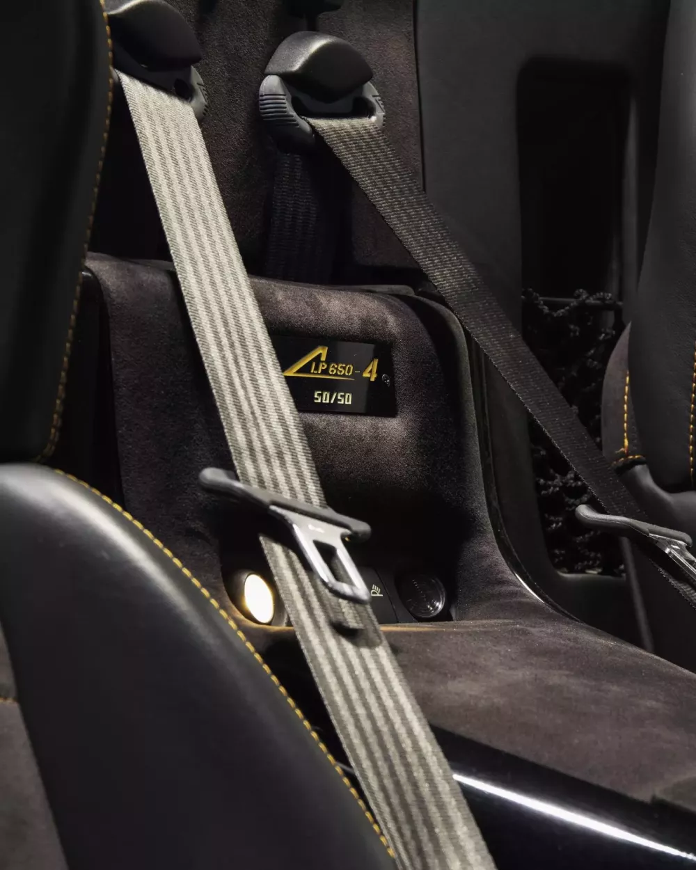 Thật vui vì chiếc Lamborghini Murcielago LP650-4 Roadster cuối cùng đã có mặt trên thị trường- Ảnh 9. Thật vui vì chiếc Lamborghini Murcielago LP650-4 Roadster cuối cùng đã có mặt trên thị trường- Ảnh 9.