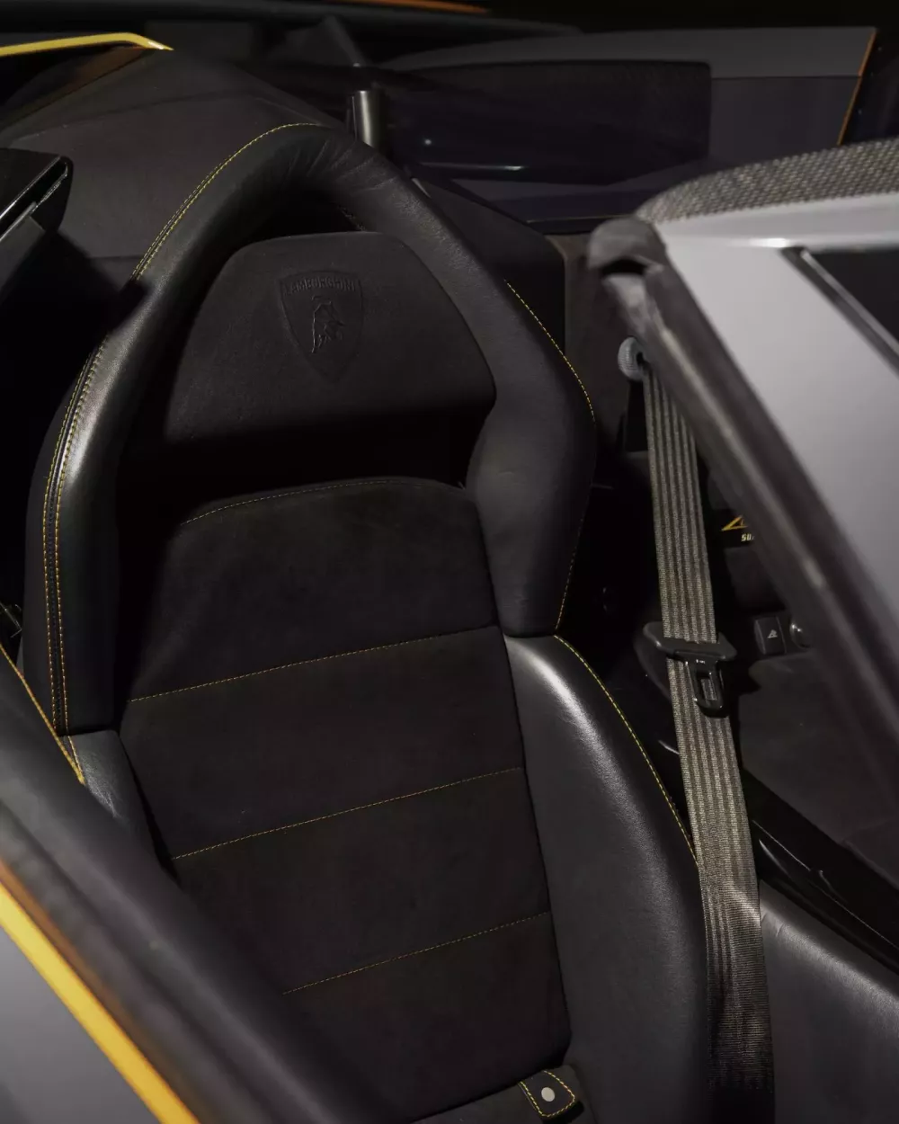 Thật vui vì chiếc Lamborghini Murcielago LP650-4 Roadster cuối cùng đã có mặt trên thị trường- Ảnh 8. Thật vui vì chiếc Lamborghini Murcielago LP650-4 Roadster cuối cùng đã có mặt trên thị trường- Ảnh 8.